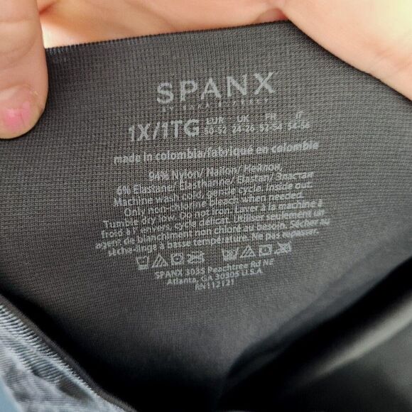 Spanx Look At Me Now Active Women's Gray Black Cropped Capri Leggings Size 1X - Picture 10 of 10